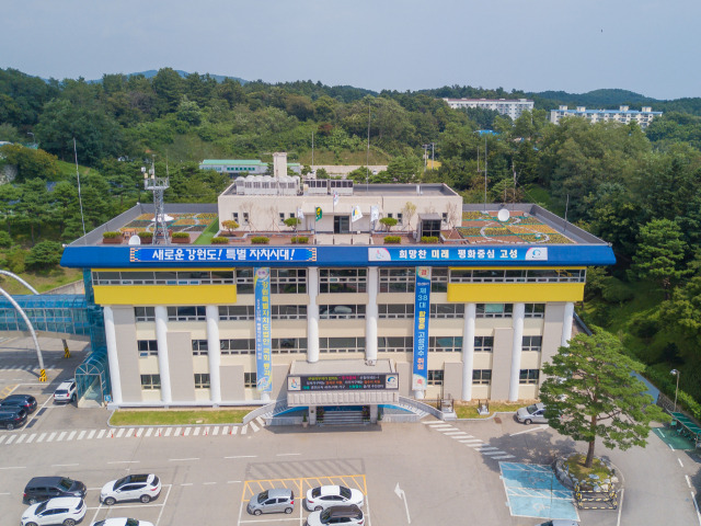 ▲강원 고성군이 여름철 안전한 해수욕장 운영을 위하여 해수욕장에서 수상 인명구조 활동과 물놀이 안전 지도를 담당할 수상 안전요원을 모집한다. ⓒ고성군