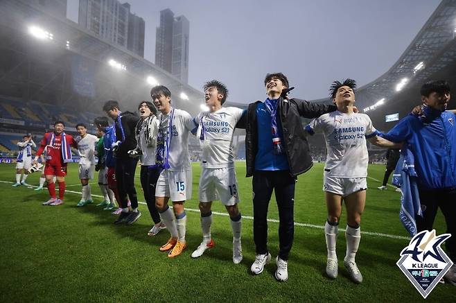 ▲ 11경기만에 올 시즌 K리그 첫 승을 거둔 수원. ⓒ한국프로축구연맹