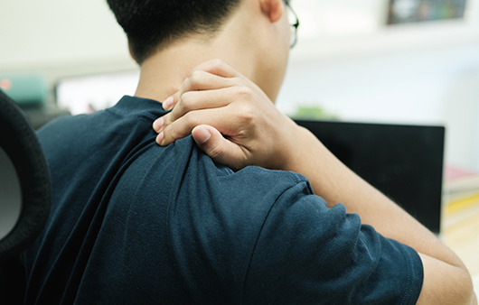 뒷골이 어떻게 당기느냐에 따라 원인 질환이 달라질 수 있다｜출처: 게티이미지 뱅크