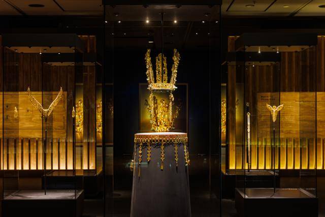 이번 전시에서는 천마총에서 발굴된 금관 등 유물들도 만나볼 수 있다. 국립경주박물관 제공