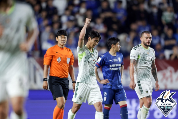 전북 현대 백승호가 득점 이후 기뻐하고 있다. [사진=한국프로축구연맹]