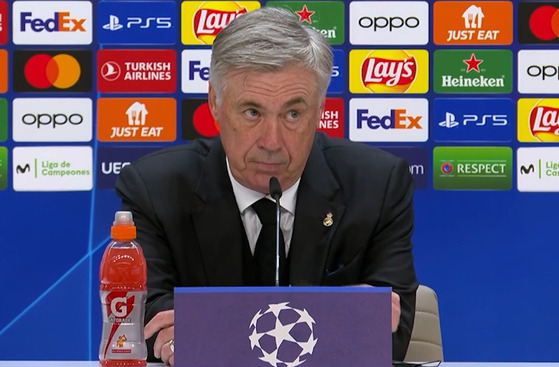 Real Madrid manager Carlo Ancelotti speaks duirng a postgame press conference after his side's clash with Manchester City in the first leg of the Champions League semifinals at Santiago Bernabeu Stadium in Madrid, Spain on Tuesday. [ONE FOOTBALL]