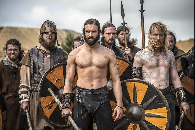 바이킹은 우리의 생각보다 세계사에 큰 발자국을 남긴 존재다. 유럽을 파괴함과 동시에 창조했다는 평가가 나온다. 사진은 드라마 ‘바이킹스’의 한 장면. <사진 출처=IMDB>
