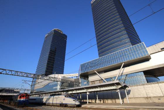 10일 국가철도공단은 이날부터 다음달 22일까지 경원선 동두천-연천 철도건설사업에 대한 시설물검증시험을 시행한다고 밝혔다. 시설물검증시험이란 새로 사업을 시작하거나 개량한 철도노선이 개통되기 전 시험열차를 투입하는 방식으로 철도시설물 안전과 차량 운행 적합성 등을 검증하는 과정으로, 공단은 지난 3월 사전점검을 마친 바 있다./사진=뉴스1