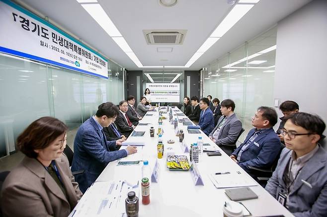 경기도 민생특위가 도내 유망 중소기업을 방문해 애로사항을 듣고 있다. (사진=경기도 제공) *재판매 및 DB 금지