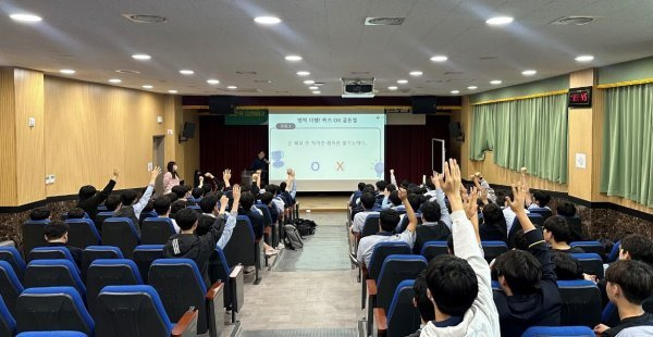 대구경북병무청은 10일 포항제철공업고 학생들에게 찾아가는 병역진로설계 서비스를 제공했다. 사진제공ㅣ대구경북병무청