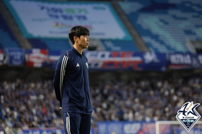 전북 현대 김두현 대행. /사진=한국프로축구연맹