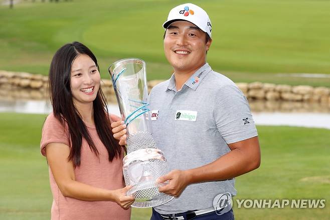 2021년 우승 당시의 이경훈(오른쪽) [AFP=연합뉴스]