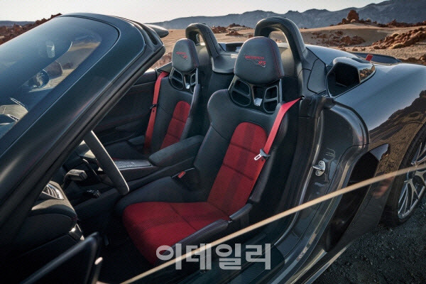 포르쉐 미드엔진 스포츠카 ‘718 스파이더 RS’.(사진=포르쉐코리아)