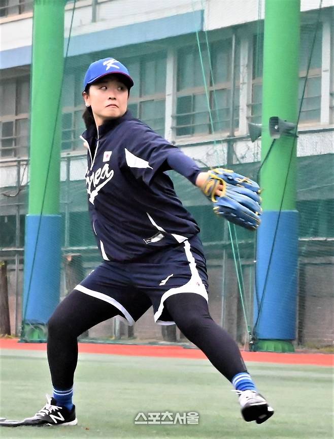 여자야구 국가대표 투수 김보미가 공을 던지고 있다. 황혜정기자. et16@sportsseoul.com