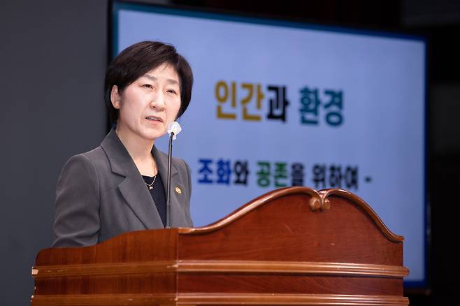 한화진 환경부 장관이 지난 4일 경기도 부천시 가톨릭대학교에서 ‘인간과 환경, 조화와 공존을 위하여’라는 주제로 인간학 봄 특강을 하고 있다. [환경부 제공]