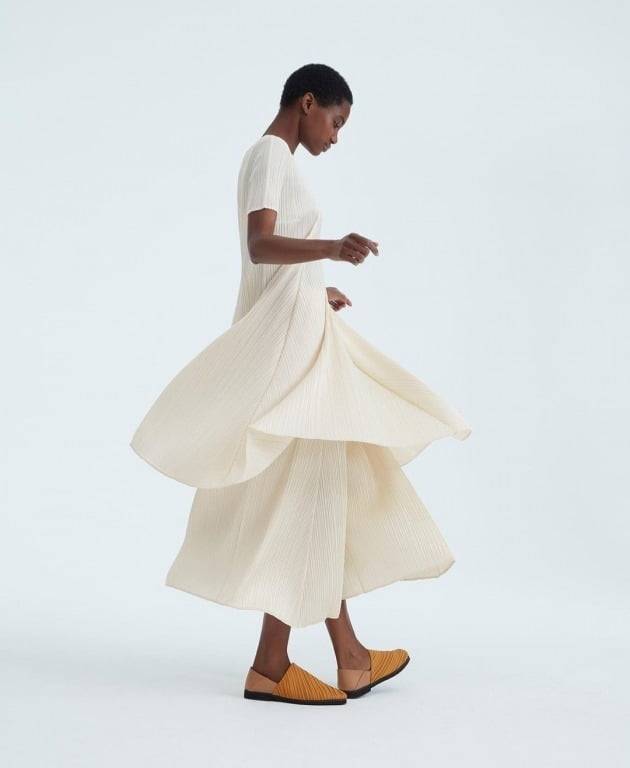 이세이 미야케의 플리츠 플리즈 원피스 
사진 출처 ; instagram pleatspleaseisseymiyake