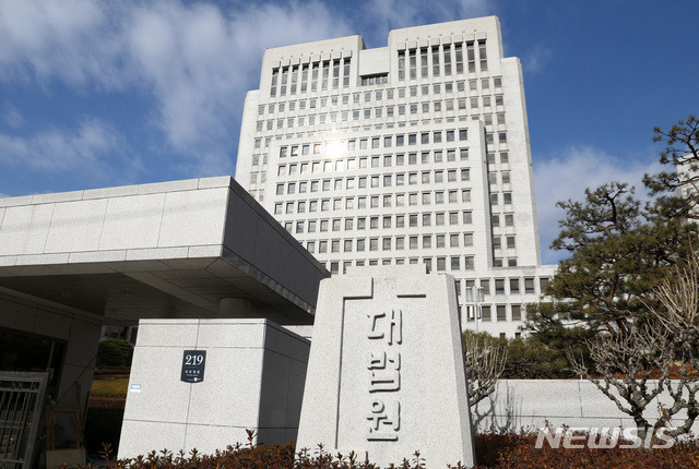 [서울=뉴시스]이영환 기자 = 서울 서초구 대법원의 모습. 2018.12.18.  20hwan@newsis.com