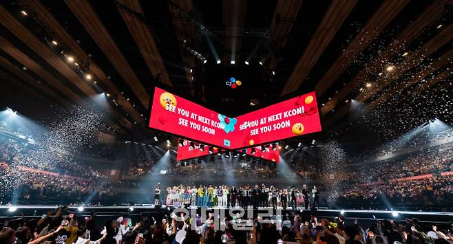 K-컬처 페스티벌 ‘케이콘 재팬’(KCON Japan)이 지바현 마쿠하리메쎄에서 12일 개막해 14일까지 사흘간 열린다.사진은 지난해 도쿄 아리아케 아레나에서 열린 케이콘 재팬 2022 행사 모습. (사진=CJ ENM)