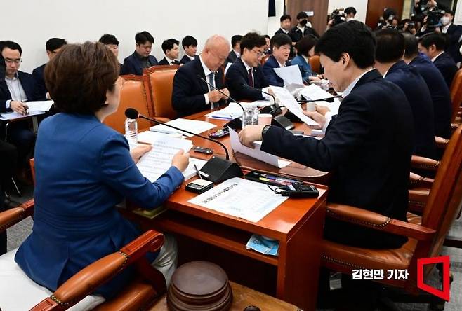 3일 서울 여의도 국회에서 열린 국토교통위 소위원회에서 김정재 소위원장이 회의를 주재하고 있다. 이날 국토위 소위에서는 전세사기특별법 관련 법안을 심사했다. 사진=김현민 기자 kimhyun81@