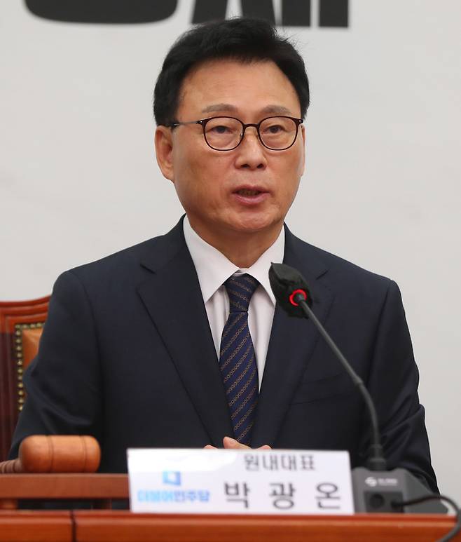 [서울=뉴시스] 추상철 기자 = 박광온 더불어민주당 원내대표가 12일 오전 서울 여의도 국회에서 열린 최고위원회의에서 발언하고 있다. 2023.05.12. scchoo@newsis.com