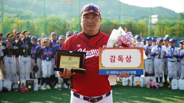 ‘2023 제10회 국토정중앙 양구 전국유소년야구대회’ 유소년리그(U-13) 청룡 감독상을 차지한 전남 무안군유소년야구단 감동성 감독. 사진제공 | 대한유소년야구연맹