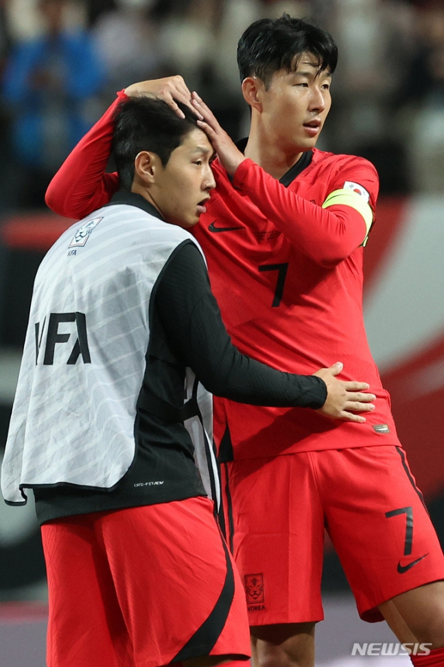 대한민국 축구 대표팀의 이강인(왼쪽)과 손흥민. /사진=뉴시스