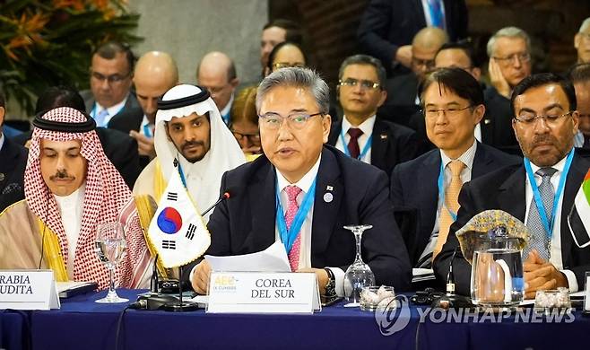 카리브국가연합 회의서 연설하는 박진 장관 (안티과 과테말라=연합뉴스) 제9차 카리브국가연합(ACS) 정상회의와 제28차 각료회의에 한국 정부 대표로 참석한 박진 외교부 장관이 11일(현지시간) 과테말라에 있는 안티과 과테말라에서 연설하고 있다. 2023.5.12 [외교부 제공. 재판매 및 DB 금지] walden@yna.co.kr