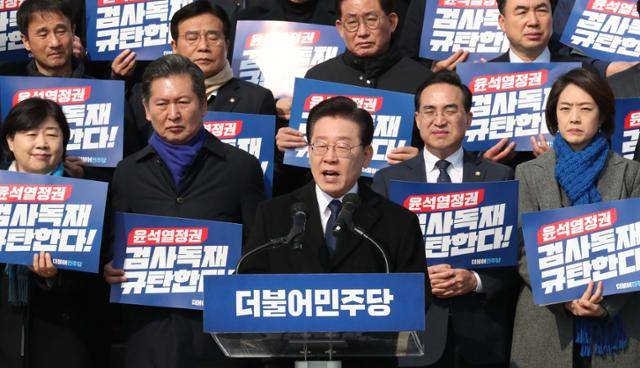 이재명 더불어민주당 대표가 지난 2월 국회 본청 앞 계단에서 열린 '윤석열 정권 검사독재 규탄대회'에서 발언하고 있다. 오대근 기자