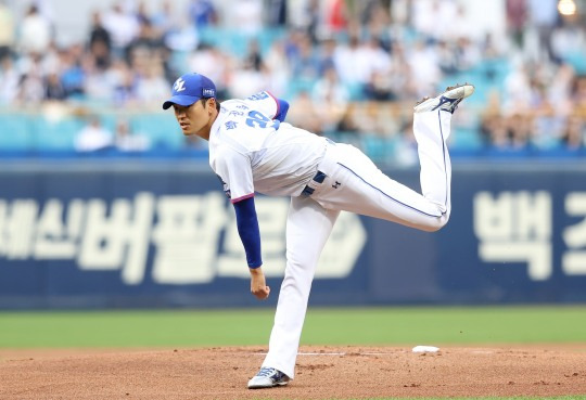 삼성 백정현이 팀타율 1위 LG를 맞아 7이닝 동안 3피안타 무사사구 8탈삼진 무실점의 완벽투로 2경기 연속 무실점투를 선보였다.[삼성라이온즈 제공]