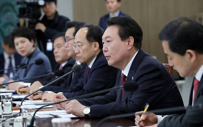 윤석열 대통령이 29일 오전 서울 용산 대통령실 청사에서 열린 제15차 비상경제민생회의에서 발언하고 있다. /사진=뉴시스