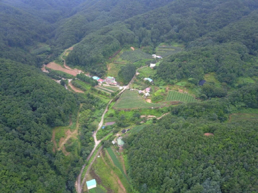 국립공원에 위치한 마을. 칼럼 내용과 무관.