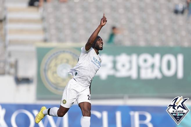 김포FC의 12경기 연속 무패를 이끌어낸 루이스.(한국프로축구연맹 제공)