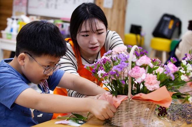 월드비전이 한화생명 임직원들과 함께 릴레이 재능기부 활동을 펼쳤다. /사진=월드비전