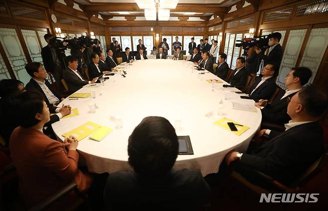 [서울=뉴시스] 김명원 기자 = 윤재옥 국민의힘 원내대표가 14일 오후 서울 종로구 총리 공관에서 열린 고위당정협의회에서 발언하고 있다. (공동취재사진) 2023.05.14. photo@newsis.com