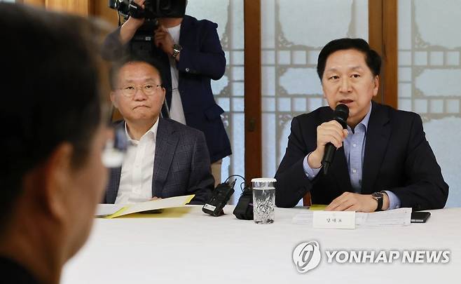 김기현 대표, 고위 당정 발언 (서울=연합뉴스) 홍해인 기자 = 국민의힘 김기현 대표가 14일 서울 종로구 총리 공관에서 열린 고위당정협의회에서 발언하고 있다. 2023.5.14 hihong@yna.co.kr