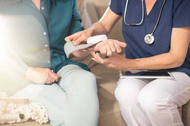 고혈압 고험군일 경우 1년마다 진료실 혈압을 측정하는 게 좋다. [사진=클립아트코리아]