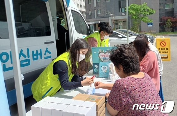 충북 보은군이 운영하는 '방방곡곡 마음안심버스' 모습. (보은군 제공)