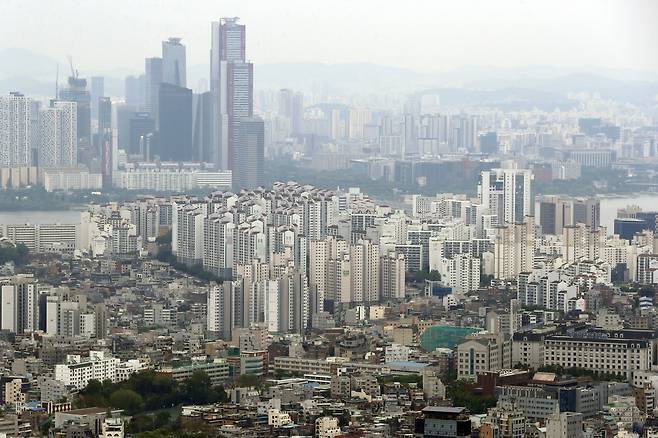 남산에서 바라본 서울 시내 아파트 단지 모습. /뉴시스