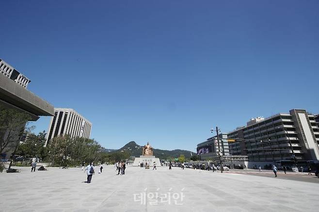 화요일인 16일은 전국 대부분 낮 기온이 30도 이상 오르며 초여름 더위가 찾아오겠다.ⓒ데일리안 김민호 기자