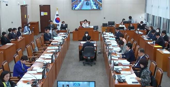 국회 보건복지위원회 공청회 장면. 국회인터넷의사중계 화면 갈무리