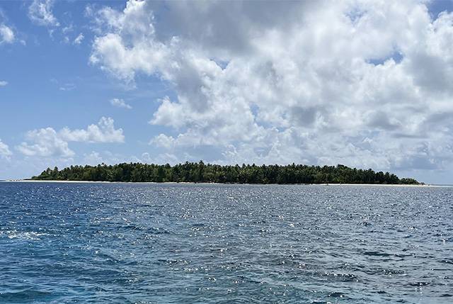 ▲ 바사푸아 아일렛 인근에 위치한 또 다른 아일렛. 해수면이 높아져 모래가 쓸려 나가기 전에 바사푸아도 이 아일렛처럼 모래와 나무가 있었다고 한다. ⓒ외교부 공동취재단(=투발루)