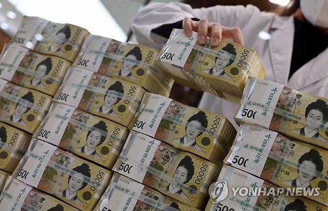 10억원 초과 고액예금 800조원 육박 [연합뉴스 자료사진]