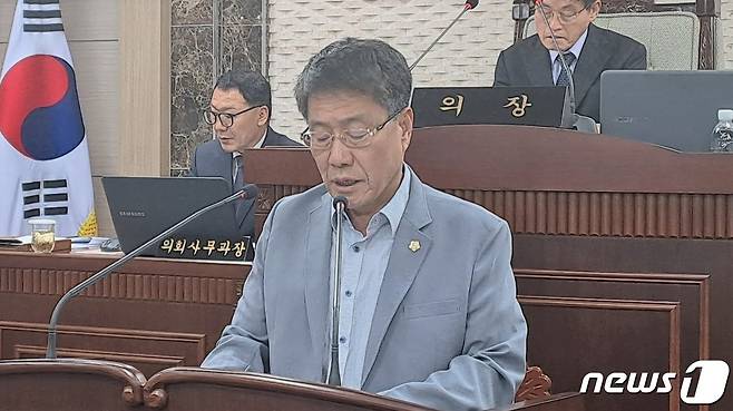 306회 옥천군의회 임시회에서 5분 자유발언하는 추복성 의원.(옥천군의회 제공)