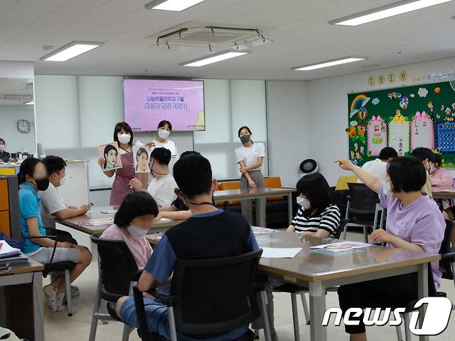 석당박물관에서 진행한 '나눔박물관 학교' 장면(동아대 제공)