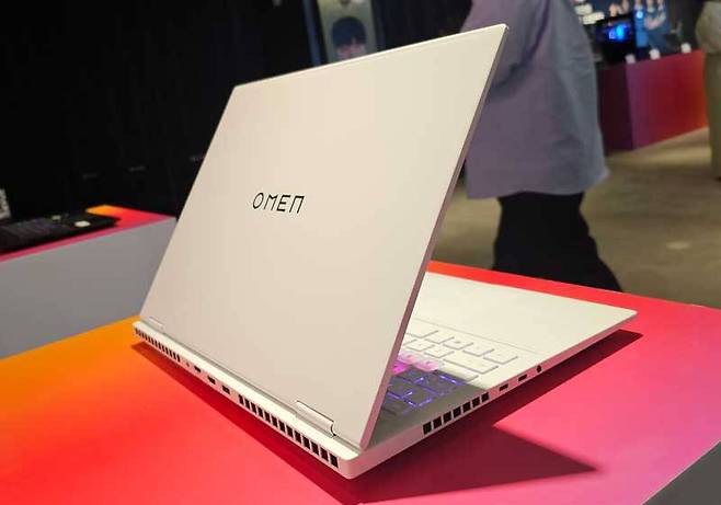 강도가 높으면서 무게가 가벼운 알루미늄 마그네슘 재질을 적용했다