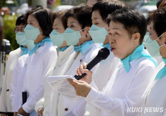 김영경 대한간호협회 회장을 비롯한 간호사들이 지난 9일 오전 서울 용산 대통령실 앞에서  '간호법 제정을 위한 단식돌입 선언 기자회견'을 열었다.   사진=박효상 기자