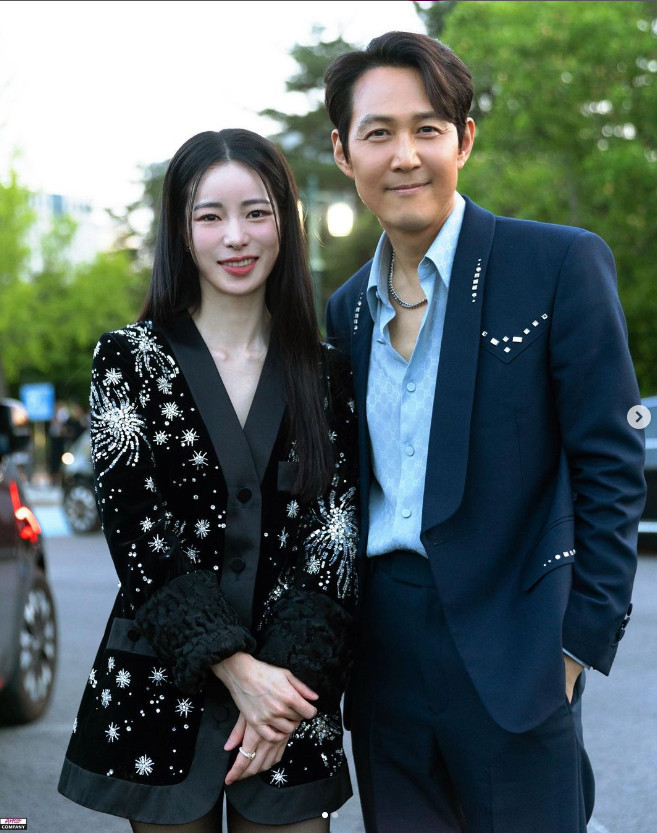 Seoul =) Actor Lim Ji-yeon has released a friendly two-shot with Lee Jung-jae.Lim Ji-yeon posted an article with you and two photos on his instagram on the 17th.The photo was also posted on the official Instagram of the artist company of the two companies, and Lim Ji-yeon is posing with Lee Jung-jae at an overseas luxury brand fashion show held at Gyeongbok Palace on the 16th.Lim Ji-yeon is smiling with both hands gathered next to Lee Jung-jae, and Lee Jung-jae also attracts attention with a smile full of cool suit fashion.In particular, the two are the main characters of the Netflix hit The Gloria and Squid Game.Meanwhile, Lim Ji-yeon will appear on GinnyTVs original Madang House, which will be broadcast on June 19th.The House with Madang is a suspense thriller based on the best-selling novel of the same name. It is a suspense thriller where two Dominatrix who lived a completely different life due to the suspicious smell in the back Madang meet. Lim Ji-yeon plays the role of Domestic violence Victims in the play and cooperates with Kim Tae-hee.