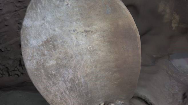 프로펠러의 일련번호 또한 식별 가능한 수준이다