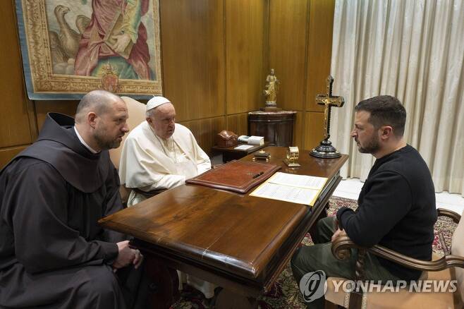 프란치스코 교황과 면담하는 젤렌스키 우크라이나 대통령 [EPA=연합뉴스 자료사진. 재판매 및 DB 금지]