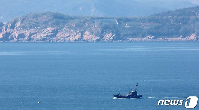 인천 옹진군 연평도에서 바라본 북방한계선(NLL) 인근 해역 2022.10.20/뉴스1 ⓒ News1 장수영 기자