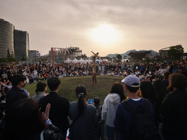 2023 서울서커스페스티벌 중 리베르티보 '파즘' 공연 모습. 사진제공=서울문화재단