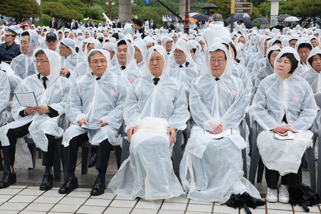 ▲ 국민의힘 김기현 대표, 더불어민주당 이재명 대표, 정의당 이정미 대표 등이 18일 광주 북구 국립5·18민주묘지에서 열린 제43주년 5·18민주화운동 기념식에 참석하고 있다. 연합뉴스