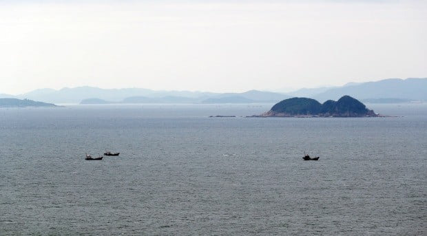 인천시 옹진군 연평면 망향전망대에서 바라본 NLL과 북녘. [연합]