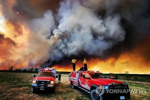 브리티시컬럼비아주 북부 지역에 번진 산불[로이터=연합뉴스]